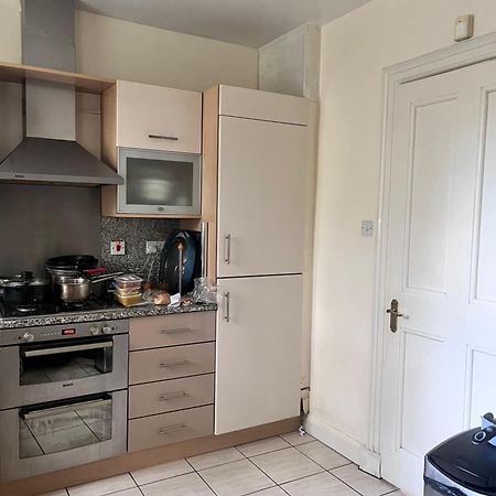 Private Room In Charming Detached House In Newington Edinburg Exteriör bild
